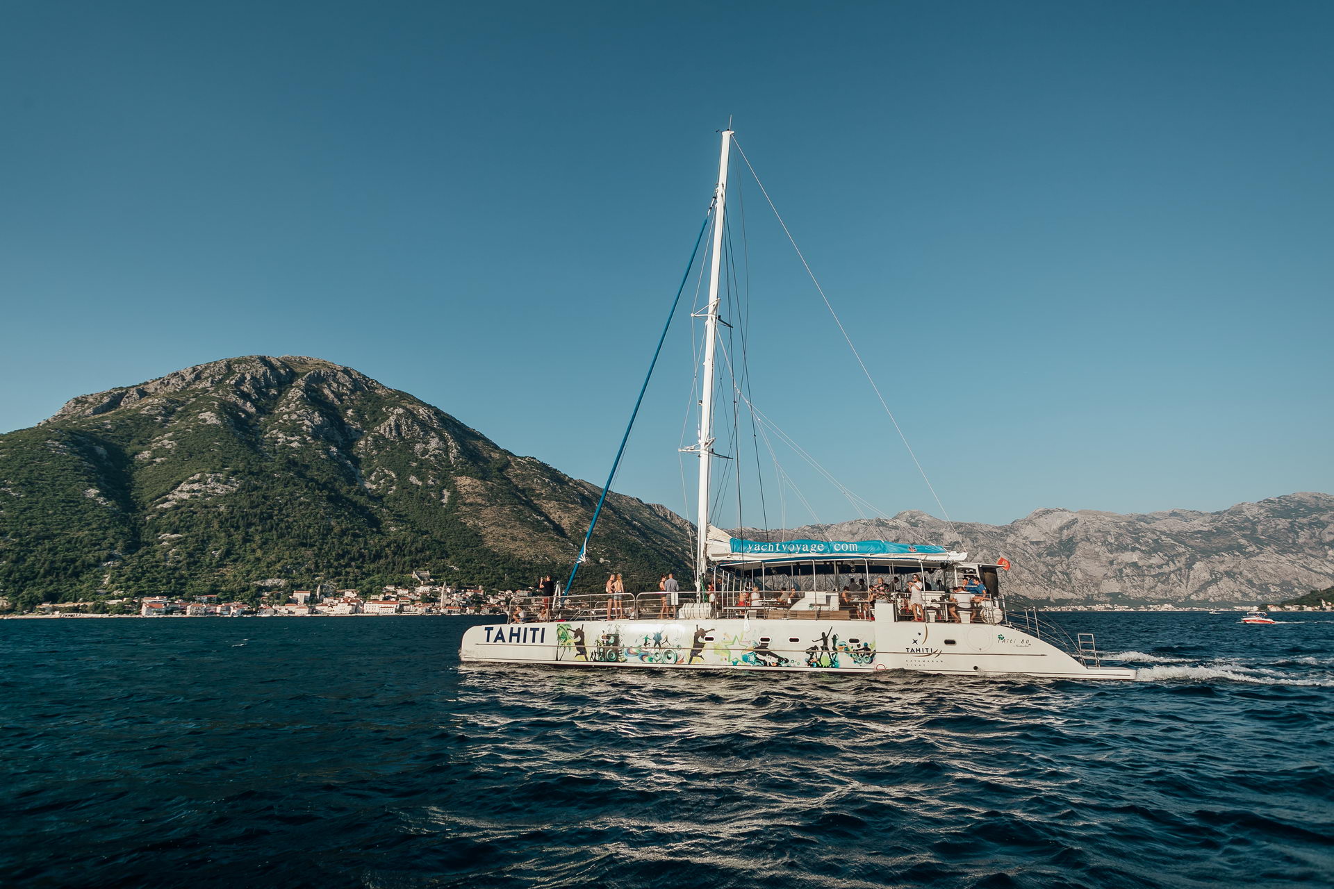 catamaran tahiti montenegro